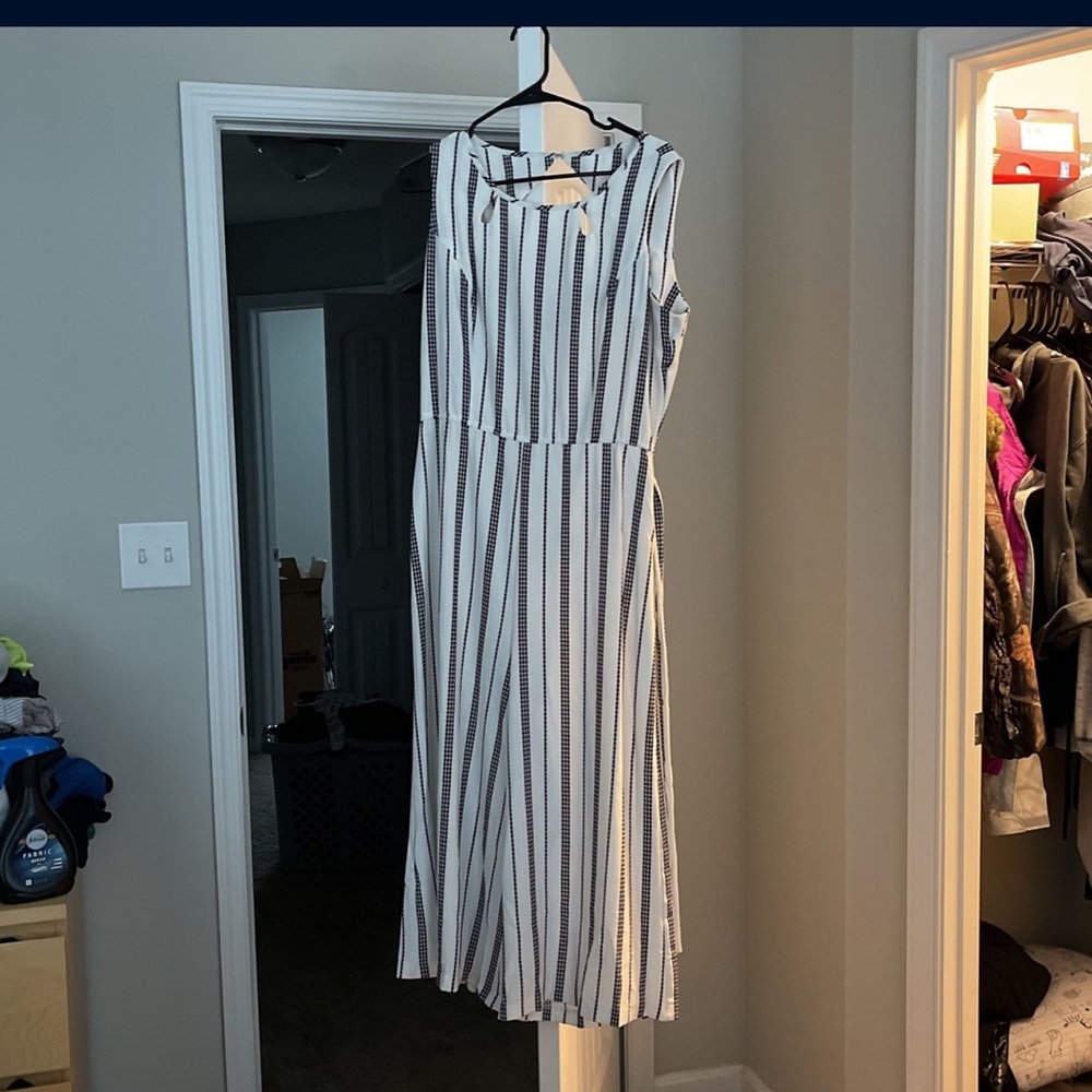 Danny and Nicole capri romper. Size 14. Worn once. No tears, stains, or snags!